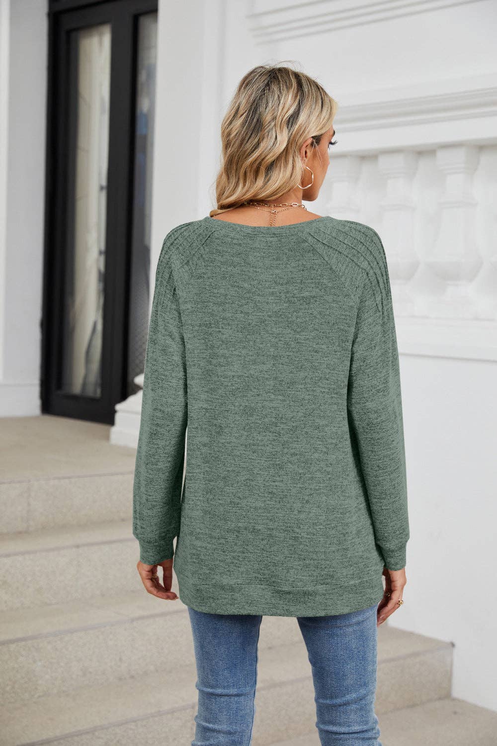 Lovesoft - Solid Color Round Neck Loose Pull-up Long-sleeved Top
